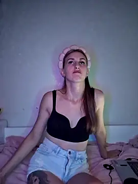 carolinakis  online show from 21, 11, 2025