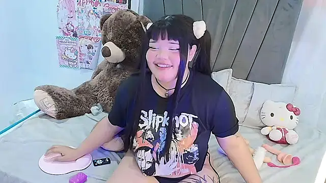 Snapshot of kittyhtxx chatting on 22, 11, 2025 kittyhtxx online show from 22, 11, 2025