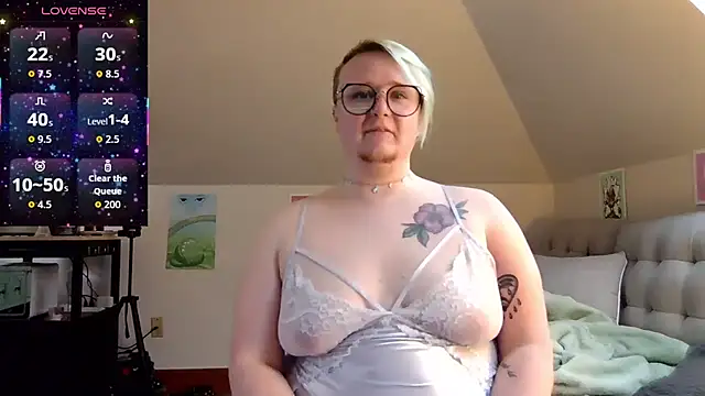 Snapshot of queerlyjaz chatting on 21, 4, 2026 queerlyjaz online show from 21, 4, 2026