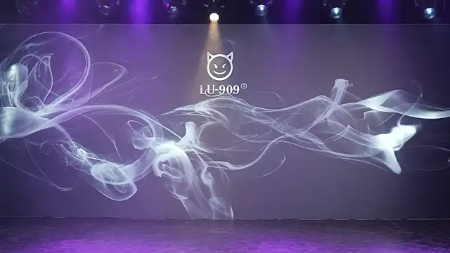 Snapshot of LU-909 chatting on 21, 11, 2025 LU-909 online show from 21, 11, 2025