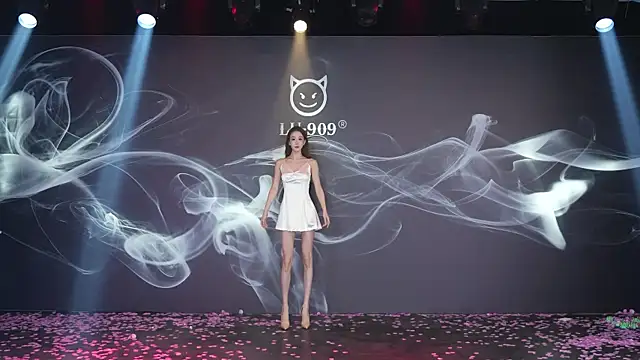 Snapshot of LU-909 chatting on 24, 11, 2025 LU-909 online show from 24, 11, 2025