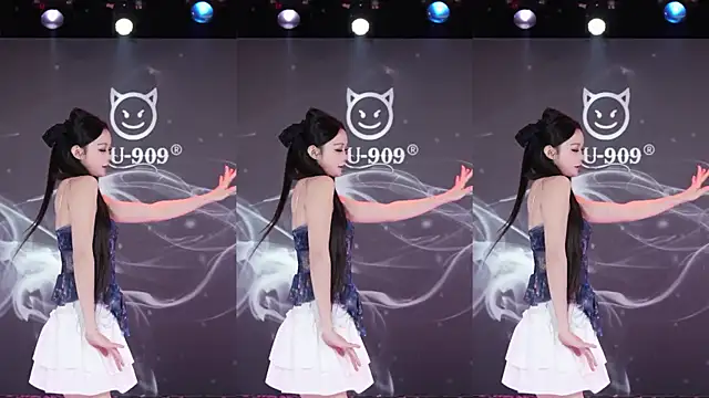 Snapshot of LU-909 chatting on 23, 12, 2025 LU-909 online show from 23, 12, 2025