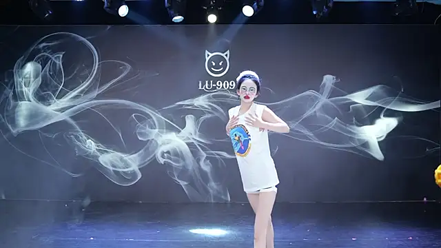 Snapshot of LU-909 chatting on 6, 1, 2026 LU-909 online show from 6, 1, 2026