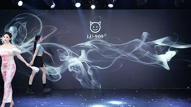 Snapshot of LU-909 chatting on 10, 1, 2026 LU-909 online show from 10, 1, 2026