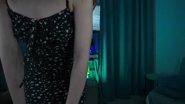 Snapshot of foxy_cute4you chatting on 18, 11, 2025 foxy cute4you online show from 18, 11, 2025