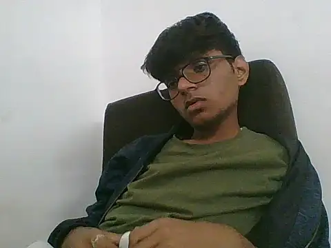 Snapshot of akshr1099 chatting on 18, 11, 2025 akshr1099 online show from 18, 11, 2025