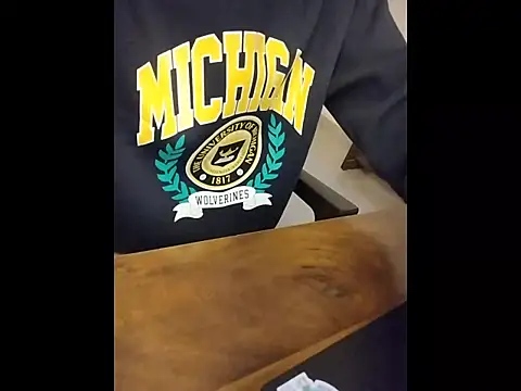 Snapshot of akshr1099 chatting on 20, 12, 2025 akshr1099 online show from 20, 12, 2025