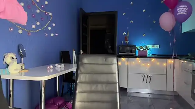 Snapshot of Jolienne chatting on 18, 12, 2025 Jolienne online show from 18, 12, 2025