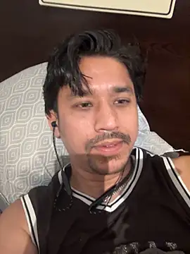 Snapshot of Jhonneeey chatting on 17, 11, 2025 Jhonneeey online show from 17, 11, 2025