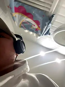 Snapshot of Pelotas2000 chatting on 17, 11, 2025 Pelotas2000 online show from 17, 11, 2025