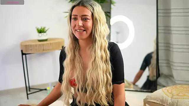 JuliaHyde online show from 18, 4, 2026