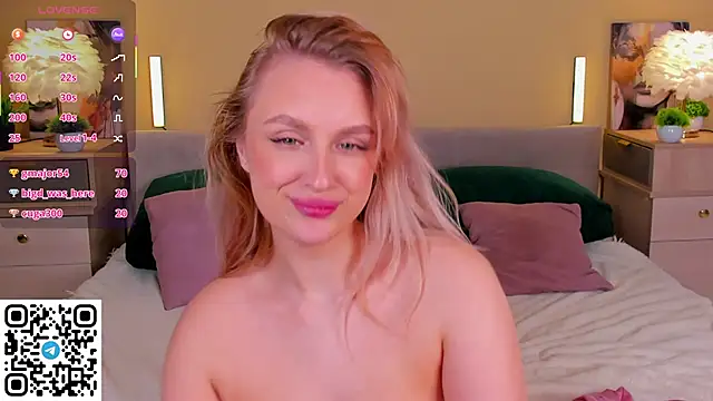 Snapshot of KiraRuiz chatting on 3, 2, 2026 KiraRuiz online show from 3, 2, 2026