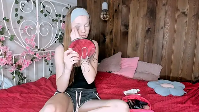 Snapshot of KarieBowery chatting on 18, 12, 2025 KarieBowery online show from 18, 12, 2025