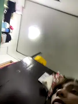 Snapshot of crempieeeee chatting on 17, 11, 2025 crempieeeee online show from 17, 11, 2025