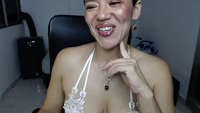 Snapshot of Annie_Cervantez chatting on 3, 7, 2026 Annie Cervantez online show from 3, 7, 2026