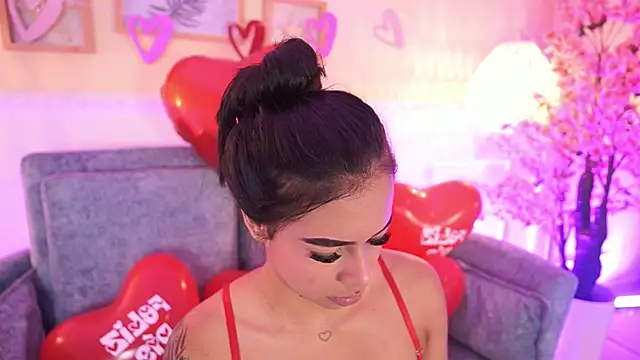 Snapshot of MeganLowell chatting on 14, 2, 2026 MeganLowell online show from 14, 2, 2026