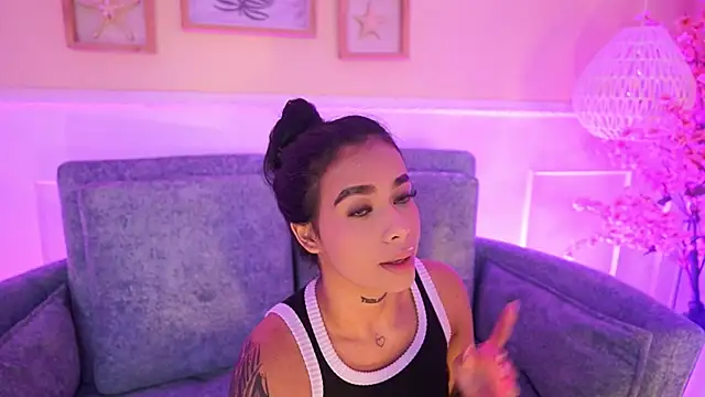 Snapshot of MeganLowell chatting on 21, 2, 2026 MeganLowell online show from 21, 2, 2026