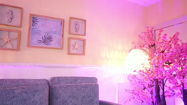 Snapshot of MeganLowell chatting on 28, 2, 2026 MeganLowell online show from 28, 2, 2026