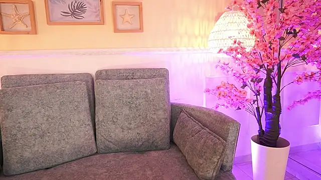 MeganLowell online show from 7, 4, 2026