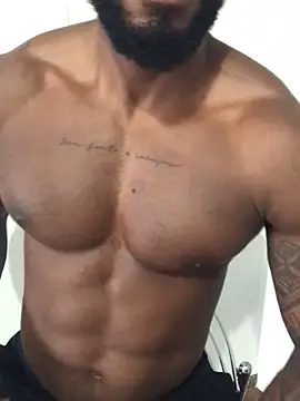 Snapshot of Nicolau_25 chatting on 17, 11, 2025 Nicolau 25 online show from 17, 11, 2025