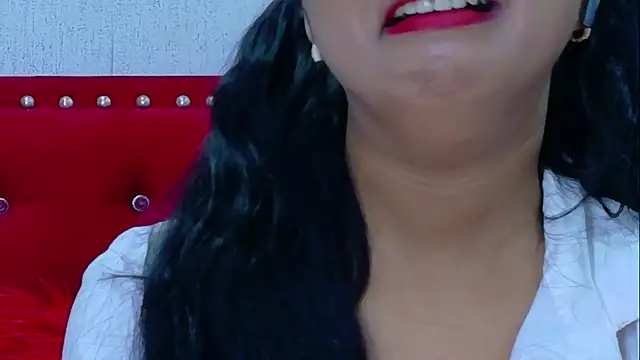 Snapshot of LeahSole chatting on 26, 11, 2025 LeahSole online show from 26, 11, 2025