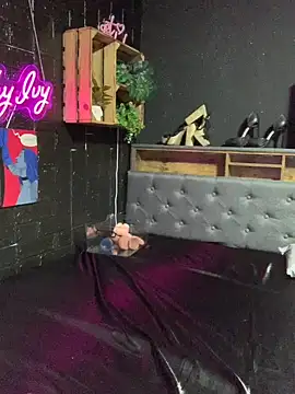 Snapshot of Shy-Ivy chatting on 6, 5, 2026 Shy-Ivy online show from 6, 5, 2026