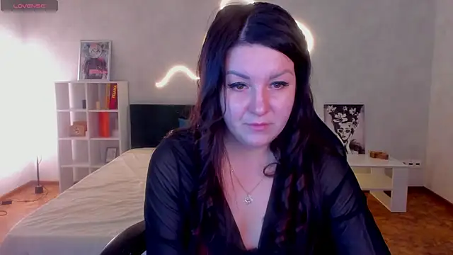 Snapshot of still__her chatting on 28, 11, 2025 still her online show from 28, 11, 2025