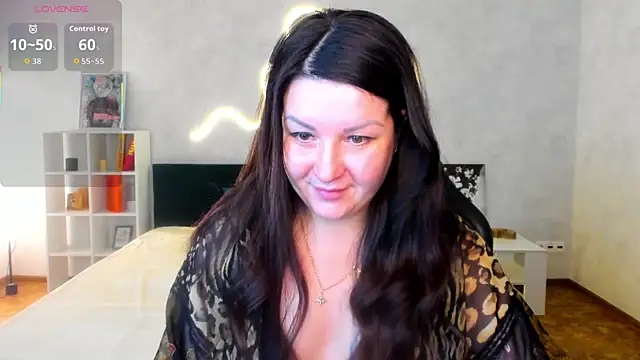 Snapshot of still__her chatting on 16, 12, 2025 still her online show from 16, 12, 2025