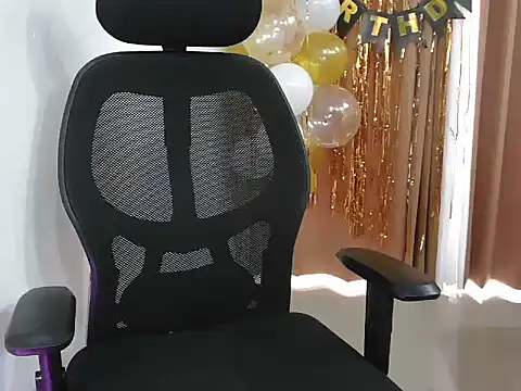 Snapshot of NotySuku chatting on 16, 12, 2025 NotySuku online show from 16, 12, 2025