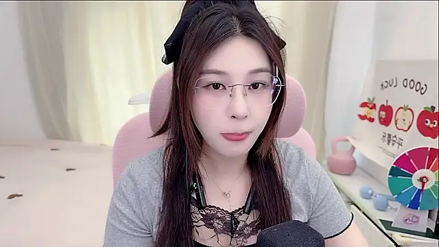 Snapshot of TTtia_ chatting on 28, 4, 2026 TTtia online show from 28, 4, 2026