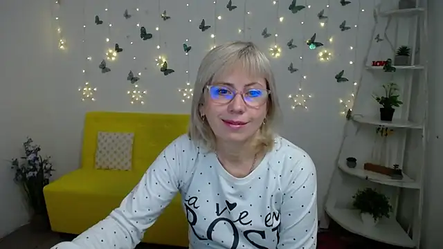 Snapshot of LaurenWishy chatting on 2, 3, 2026 LaurenWishy online show from 2, 3, 2026