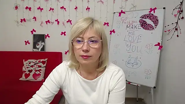 Snapshot of LaurenWishy chatting on 3, 3, 2026 LaurenWishy online show from 3, 3, 2026