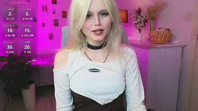 Snapshot of AnoraAmore chatting on 7, 5, 2026 AnoraAmore online show from 7, 5, 2026