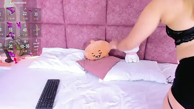 NathalieRoss1 online show from 10, 4, 2026