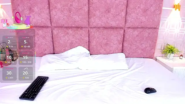 NathalieRoss1 online show from 17, 4, 2026