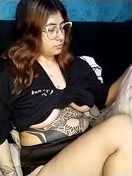 Snapshot of Emmyxxx chatting on 9, 2, 2026 Emmyxxx online show from 9, 2, 2026