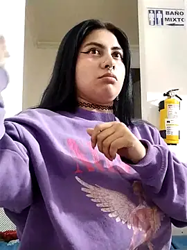 Snapshot of Emmyxxx chatting on 4, 3, 2026 Emmyxxx online show from 4, 3, 2026