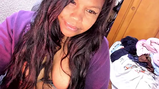 Snapshot of ebonycamelia chatting on 17, 4, 2026 ebonycamelia online show from 17, 4, 2026