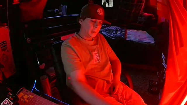 Snapshot of Bowerboi chatting on 24, 11, 2025 Bowerboi online show from 24, 11, 2025