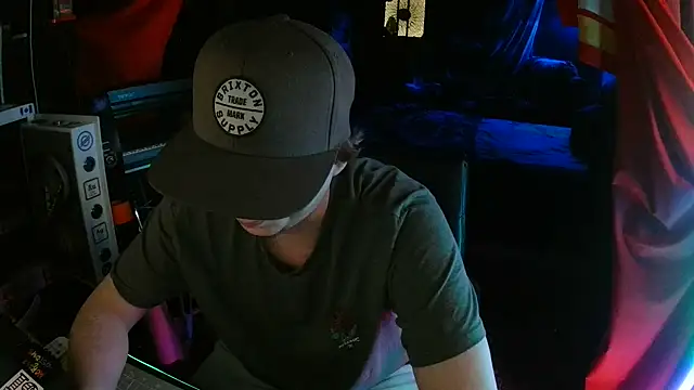 Snapshot of Bowerboi chatting on 28, 11, 2025 Bowerboi online show from 28, 11, 2025