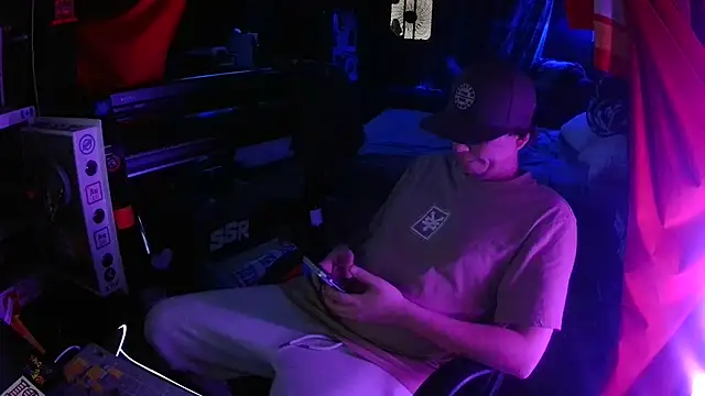 Snapshot of Bowerboi chatting on 29, 11, 2025 Bowerboi online show from 29, 11, 2025