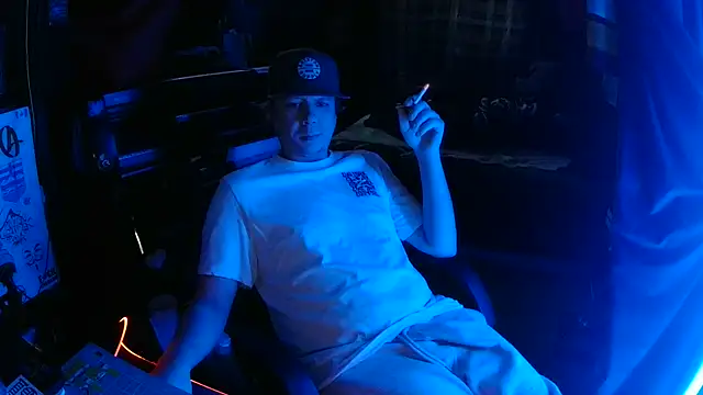 Snapshot of Bowerboi chatting on 30, 11, 2025 Bowerboi online show from 30, 11, 2025