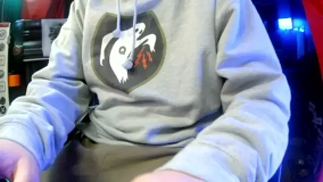 Snapshot of Bowerboi chatting on 21, 12, 2025 Bowerboi online show from 21, 12, 2025