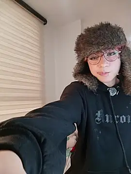 Snapshot of Apolo_Ushi chatting on 21, 11, 2025 Apolo Ushi online show from 21, 11, 2025