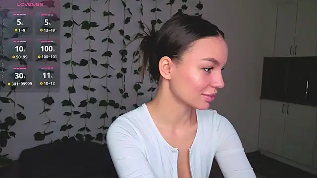 Tiffany Sweetie online show from 10, 4, 2026