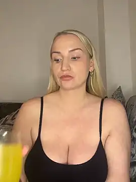 BootyQueenApril online show from 13, 12, 2025