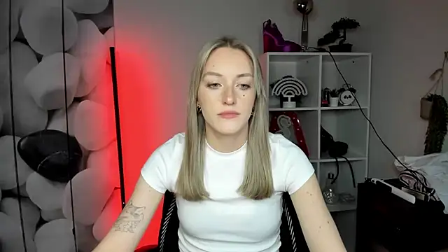 EvelynBlond online show from 19, 1, 2026