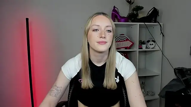 Snapshot of EvelynBlond chatting on 25, 3, 2026 EvelynBlond online show from 25, 3, 2026