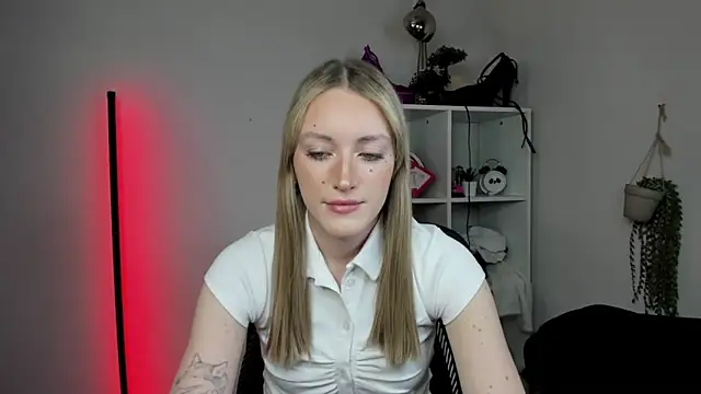 Snapshot of EvelynBlond chatting on 31, 3, 2026 EvelynBlond online show from 31, 3, 2026