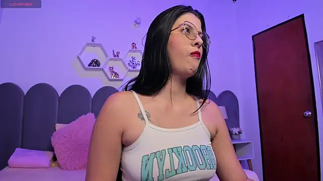 lunagomez24 online show from 10, 1, 2026